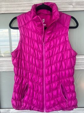 Lightweight Fuchsia Quilted Puffer Vest - Women